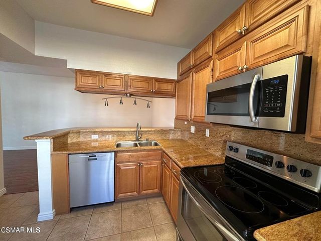 684 Sutton Crest Trail 101, Oak Park, CA 91377