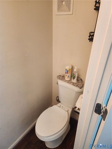 501 Green Orchard Dr, Chester, VA 23836