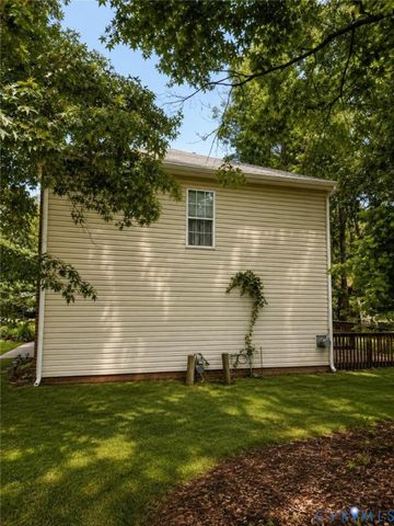 501 Green Orchard Dr, Chester, VA 23836