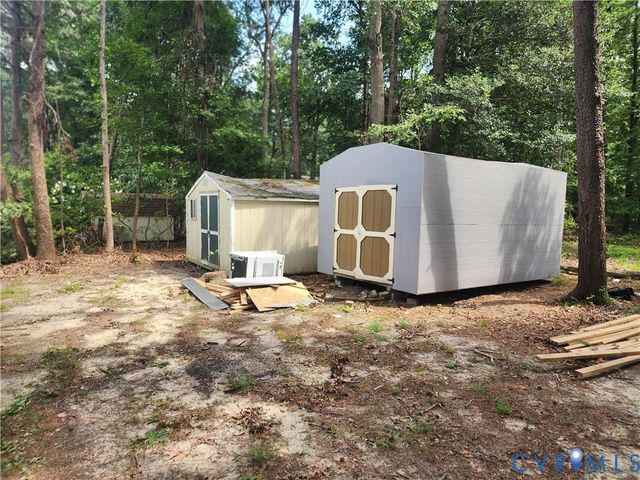 501 Green Orchard Dr, Chester, VA 23836