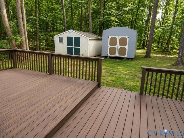 501 Green Orchard Dr, Chester, VA 23836