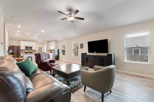 131 Rains, Kyle, TX 78640