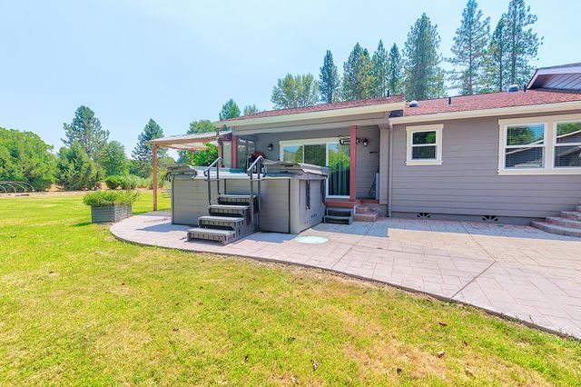 5830 Foothill Boulevard, Rogue River, OR 97537