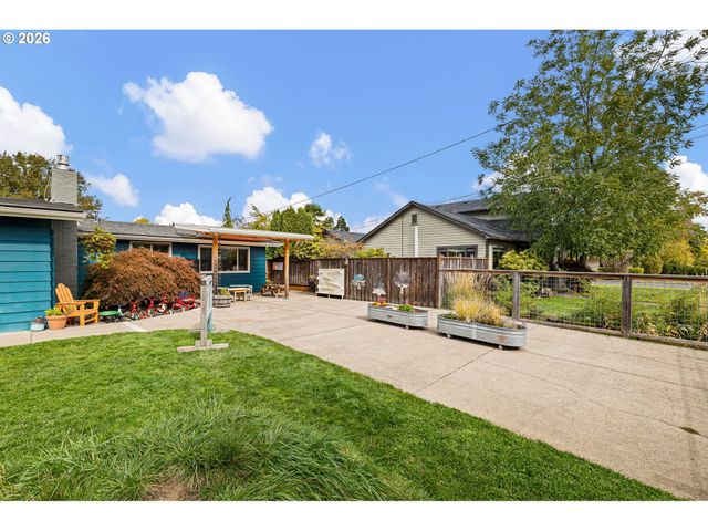 2747 BAILEY Ln, Eugene, OR 97401