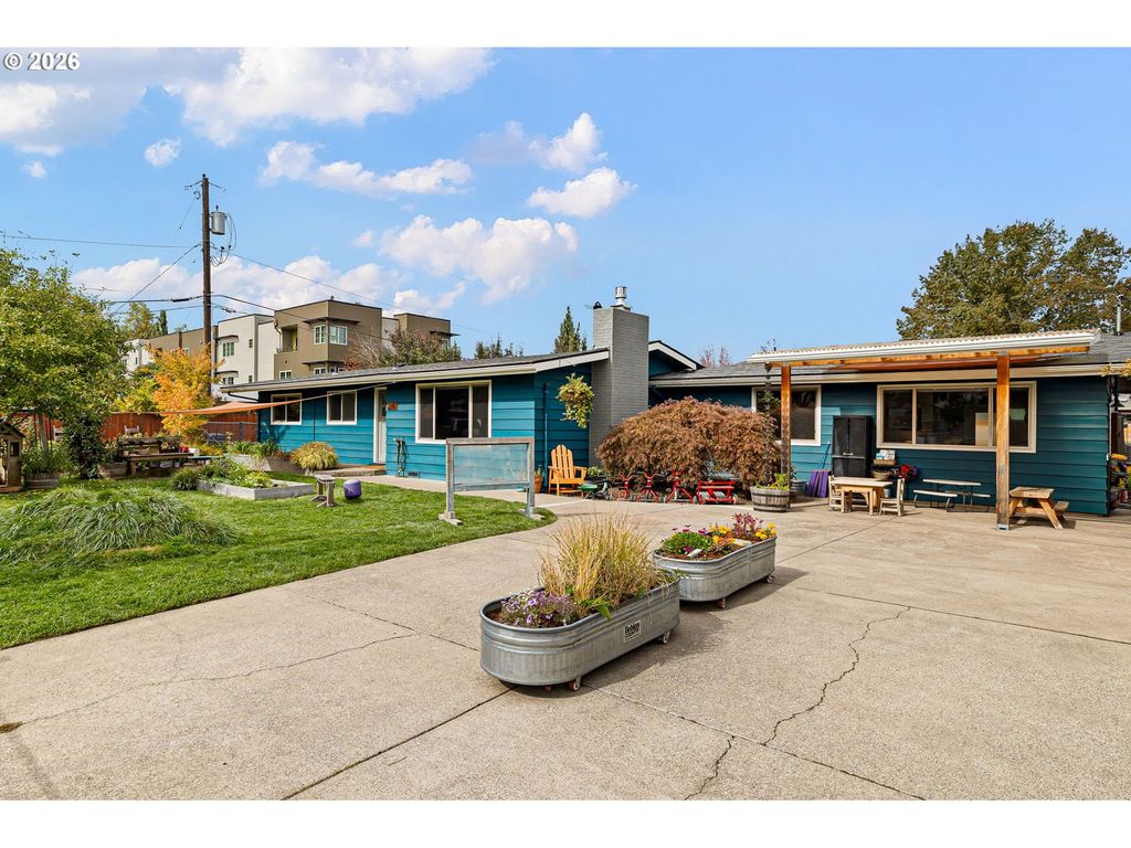 2747 BAILEY Ln, Eugene, OR 97401