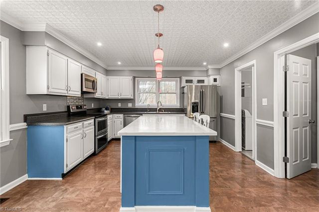 833 Driftwood Drive, Graham, NC 27253