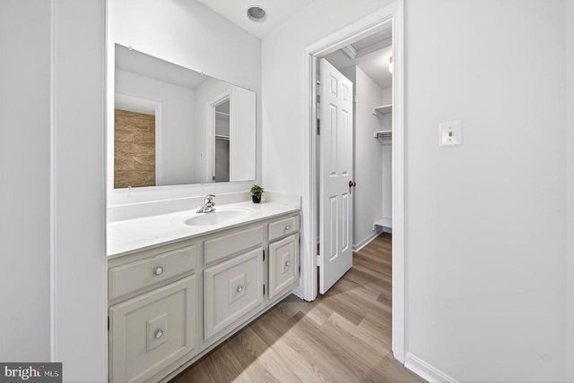 4867 CARRIAGEPARK RD, Fairfax, VA 22032
