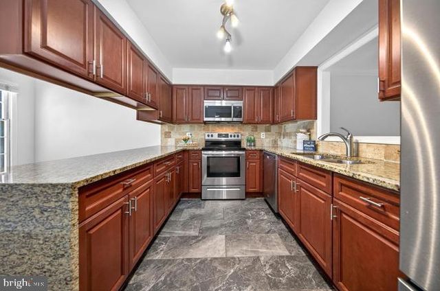 4867 CARRIAGEPARK RD, Fairfax, VA 22032