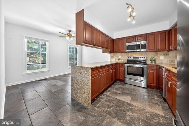 4867 CARRIAGEPARK RD, Fairfax, VA 22032
