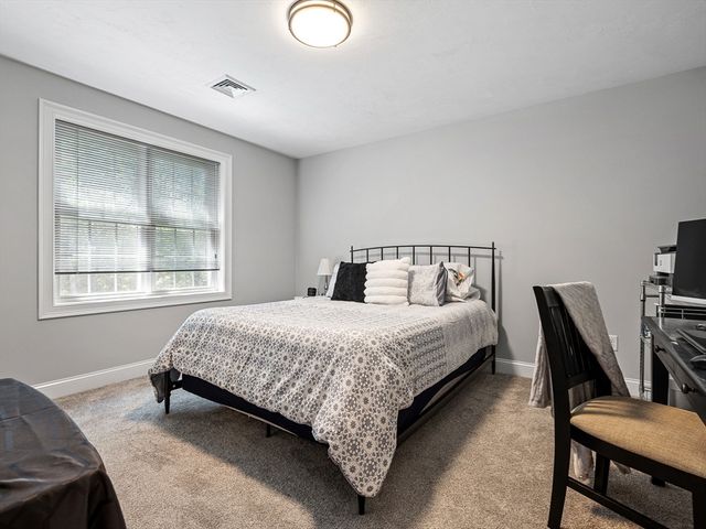 85 East St, Uxbridge, MA 01569