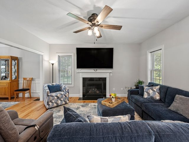 85 East St, Uxbridge, MA 01569