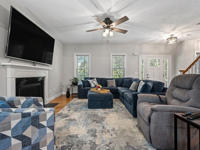 85 East St, Uxbridge, MA 01569