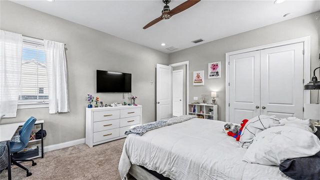 1539 HOLLINGSWORTH CREEK COURT, Lakeland, FL 33803