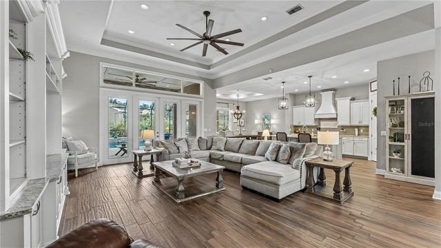 1539 HOLLINGSWORTH CREEK COURT, Lakeland, FL 33803