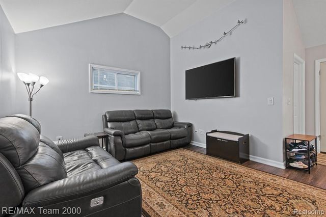 26520 Brettonwoods Street, Madison Heights, MI 48071