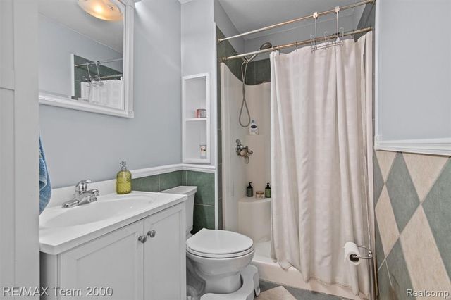 26520 Brettonwoods Street, Madison Heights, MI 48071