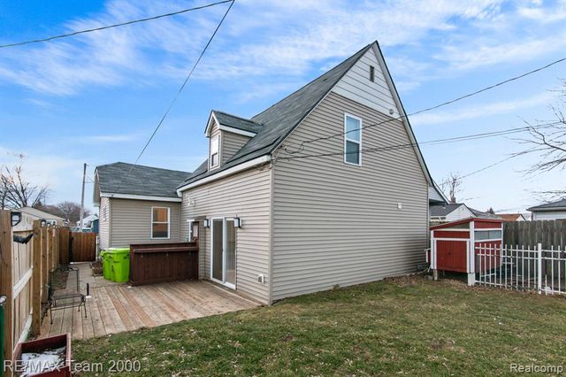 26520 Brettonwoods Street, Madison Heights, MI 48071