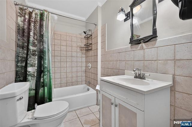 322 Romain Avenue, Pompton Lakes, NJ 07442