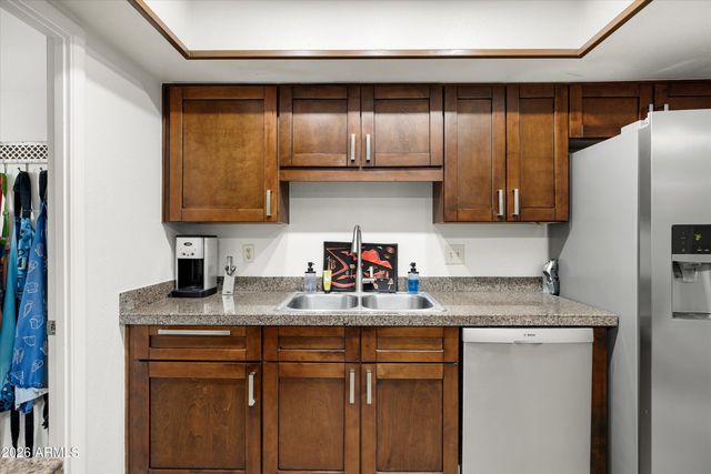 1177 E REDFIELD Road, Tempe, AZ 85283