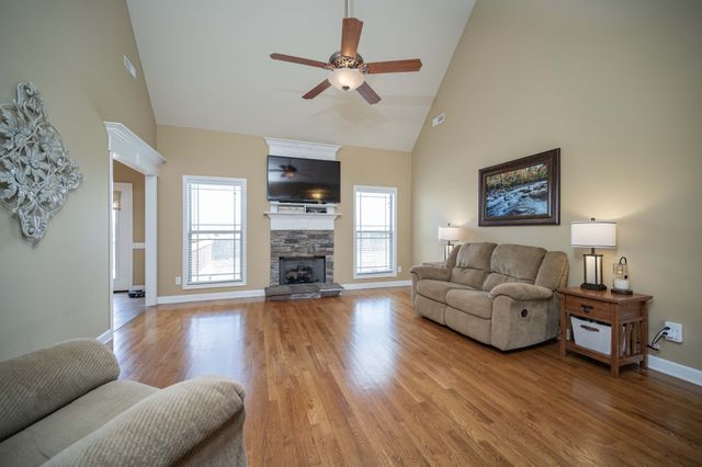 120 Oak Knoll Court, Murfreesboro, TN 37127