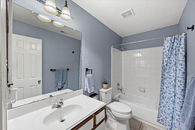 5623 Cinnamon Lake Drive, Baytown, TX 77521