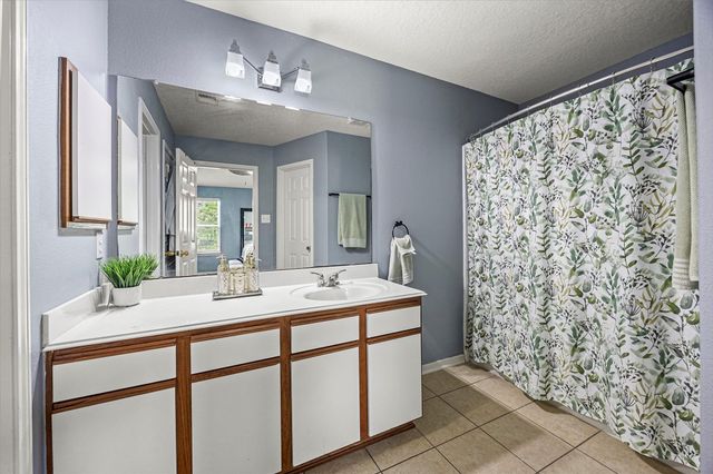 5623 Cinnamon Lake Drive, Baytown, TX 77521
