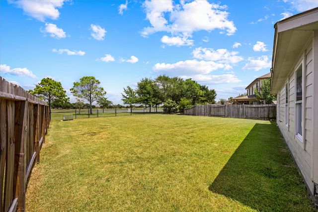5623 Cinnamon Lake Drive, Baytown, TX 77521