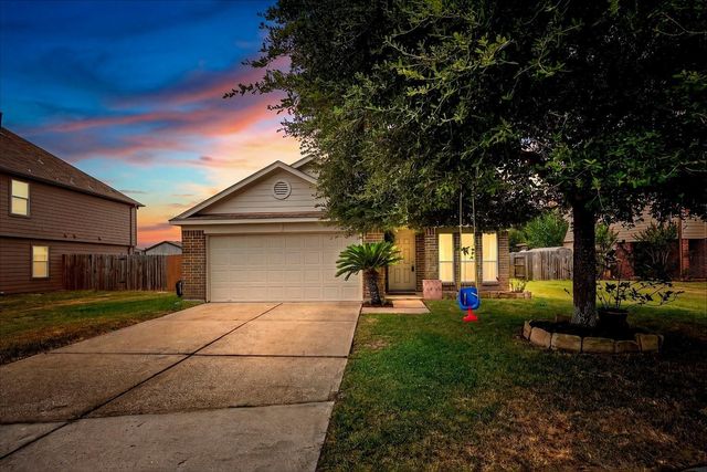 5623 Cinnamon Lake Drive, Baytown, TX 77521