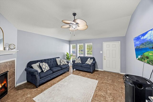 5623 Cinnamon Lake Drive, Baytown, TX 77521