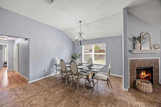 5623 Cinnamon Lake Drive, Baytown, TX 77521