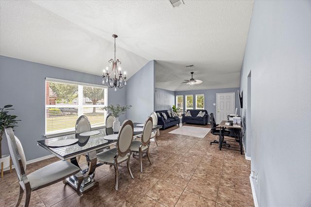 5623 Cinnamon Lake Drive, Baytown, TX 77521