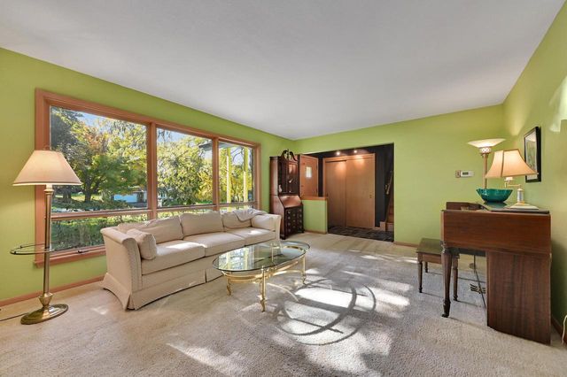 19250 Benington DRIVE, Brookfield, WI 53045