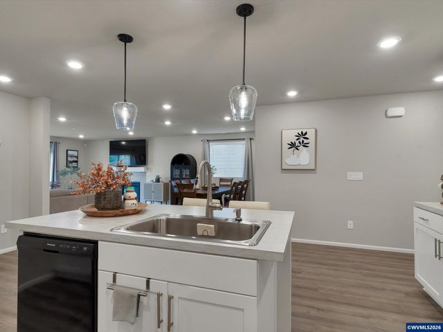 483 Killian Spring Dr, Woodburn, OR 97071