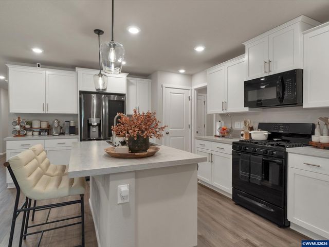483 Killian Spring Dr, Woodburn, OR 97071