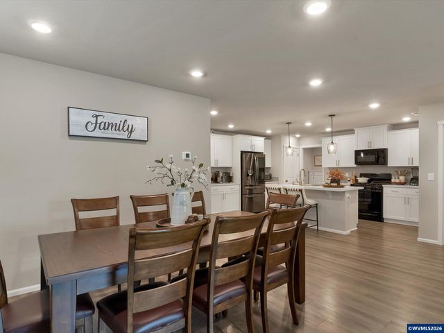 483 Killian Spring Dr, Woodburn, OR 97071