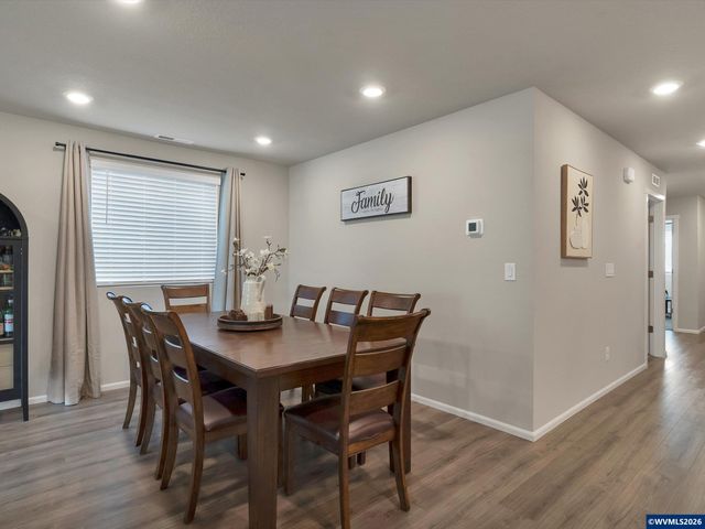 483 Killian Spring Dr, Woodburn, OR 97071