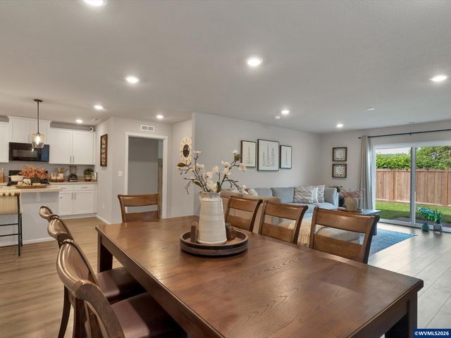 483 Killian Spring Dr, Woodburn, OR 97071