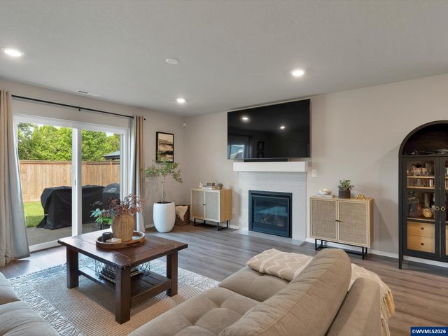483 Killian Spring Dr, Woodburn, OR 97071