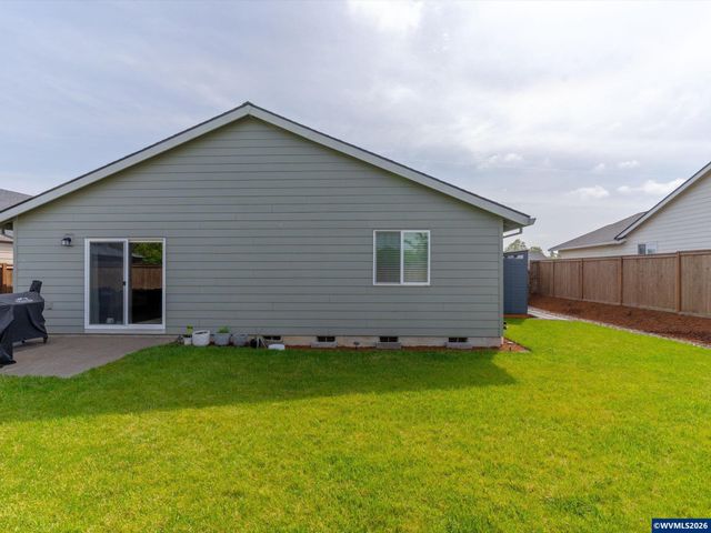 483 Killian Spring Dr, Woodburn, OR 97071