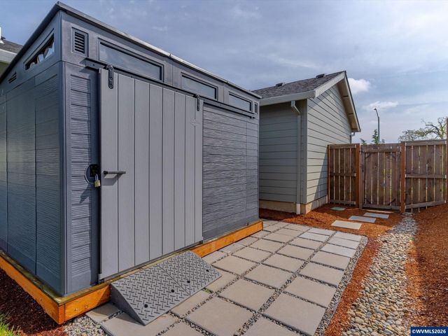 483 Killian Spring Dr, Woodburn, OR 97071
