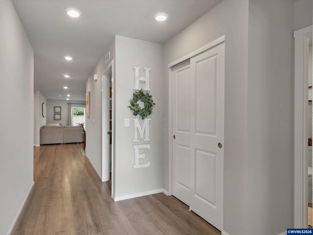 483 Killian Spring Dr, Woodburn, OR 97071