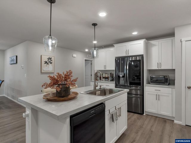 483 Killian Spring Dr, Woodburn, OR 97071