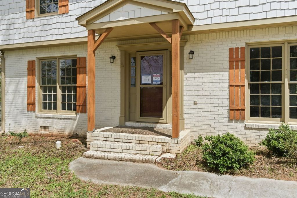 532 Valley Woods Circle SE, Conyers, GA 30094