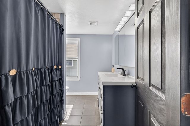 508-510 Lakeview Ave, Lowell, MA 01850