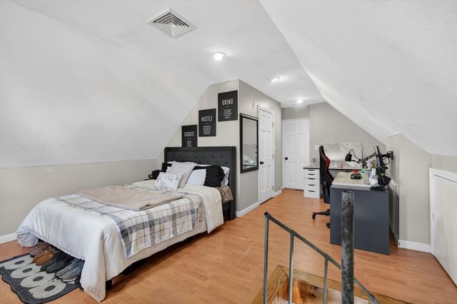 508-510 Lakeview Ave, Lowell, MA 01850