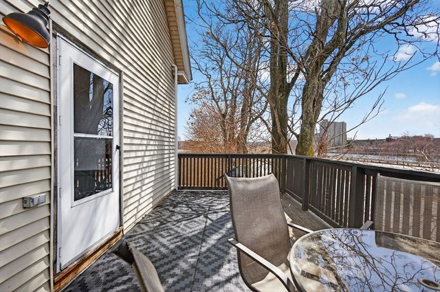 508-510 Lakeview Ave, Lowell, MA 01850
