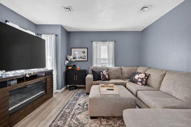 508-510 Lakeview Ave, Lowell, MA 01850