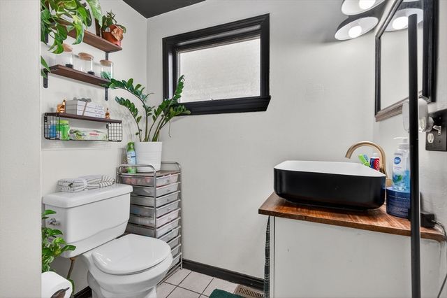 508-510 Lakeview Ave, Lowell, MA 01850