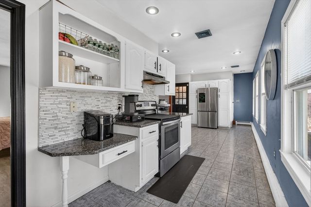 508-510 Lakeview Ave, Lowell, MA 01850