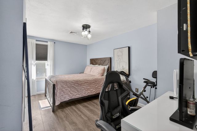 508-510 Lakeview Ave, Lowell, MA 01850